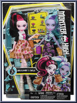 Draculaura & Twyla from Monster High - School Spirit manufactured by Mattel [Front]