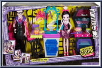 Vampire Kitchen (Dracula / Draculaura) from Monster High - Monster Family manufactured by Mattel [Front]