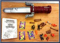 Carry Along Sai Playset (with Cards) from Teenage Mutant Ninja Turtles - Mini Mutants manufactured by Playmates [Loose]