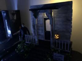 john carpenters halloween 1978 (myers house) (Halloween) Custom Diorama / Playset