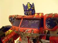 Battle Damage Optimus Prime Classics (Transformers - Alternators) Custom Action Figure