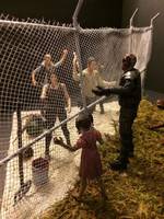 Walking Dead Season 3 Style Prison Fence Dio (Walking Dead) Custom Diorama / Playset