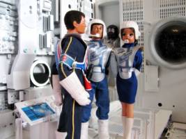 Sindy Space Ranger International (Crossover) Custom Action Figure [Scene 3]